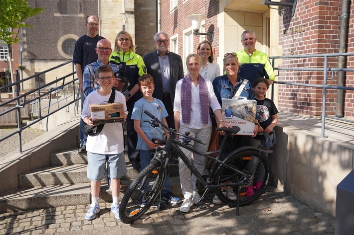 POL-COE: Coesfeld, Dülmen, Lüdinghausen/ Glückliche Gewinner erhalten Preise
