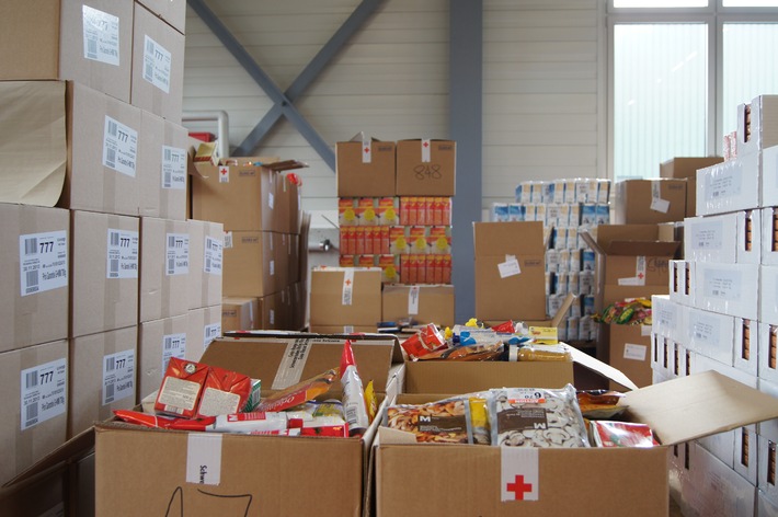 Medieneinladung: An Ostern verteilt das Schweizerische Rote Kreuz (SRK) Kanton Zürich 14 Tonnen Weihnachtsgeschenke (BILD)
