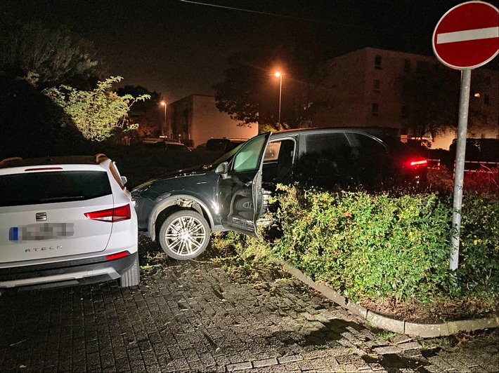 POL-ME: Mit dem Porsche Cayenne durch Monheim gerast - Polizei fahndete mit einem Hubschrauber nach flüchtigem Autofahrer - Monheim am Rhein - 2110155