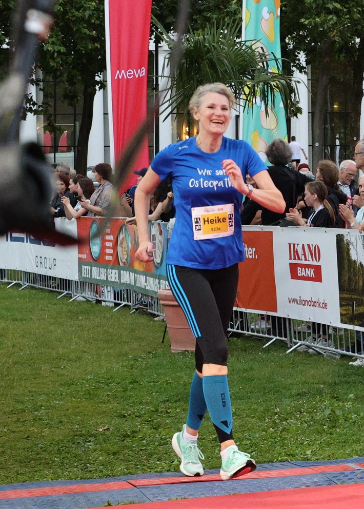 City Marathon Wiesbaden: Hochsprung-Olympiasiegerin Heike Henkel fightet mit großem VOD-Team für Osteopathie-Berufsgesetz