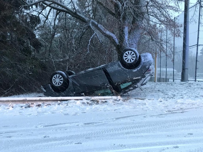 POL-PPWP: Schnee und Eis behindern Verkehr - Unfälle in der Westpfalz