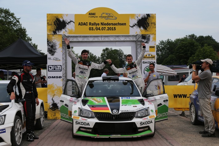 In der Hitze ganz cool: SKODA Pilot Kreim feiert zweiten Sieg im Fabia R5 in Serie (FOTO)