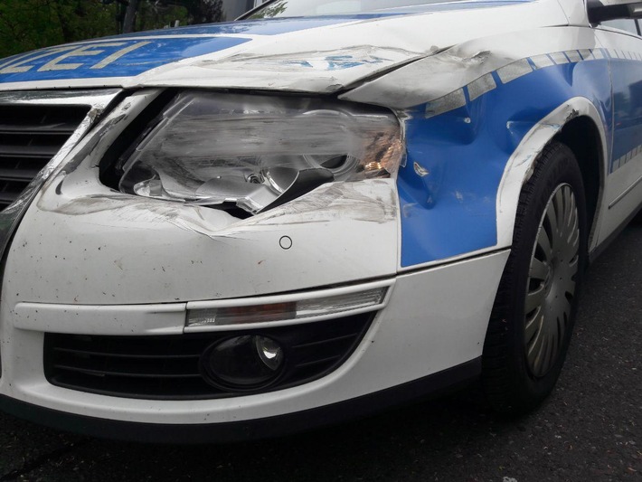 BPOLD-B: Mit gestohlenem Wohnmobil Dienstfahrzeug gerammt