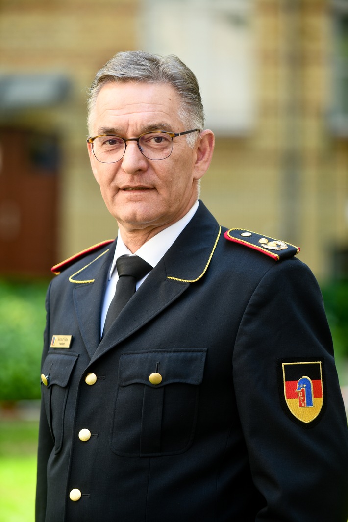 DFV-Präsident kandidiert für Weltfeuerwehrverband / Hartmut Ziebs bewirbt sich als CTIF-Vizepräsident / Entscheidung im Juli