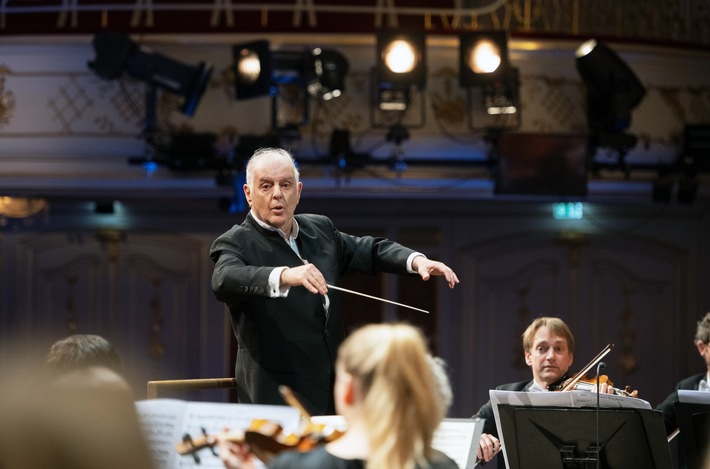 ARTE zeigt Programmschwerpunkt im TV und online zum 80. Geburtstag von Maestro Daniel Barenboim