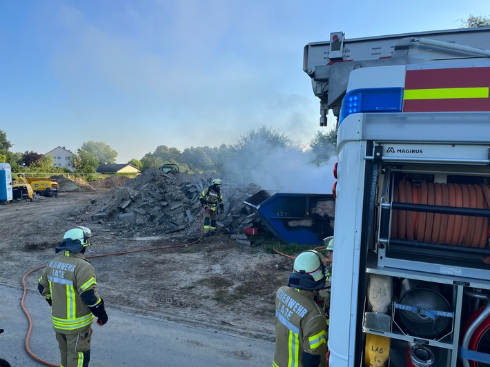 FW Lage: Feuer 1 / Containerbrand - 24.06.24 - 6:34 Uhr