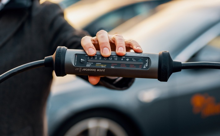 Aktuelle Pressemeldung: Wallbox JUICE BOOSTER neu bei FEGA & Schmitt