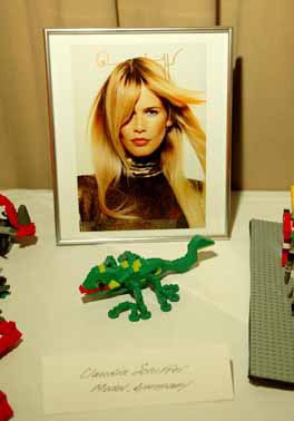 Die LEGO Company fragt: "Und was denkst du dir aus?" Claudia Schiffer, Sophia Loren und viele weitere internationale Berühmtheiten haben diese Frage beantwortet