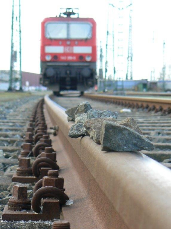 BPOL-HB: Lebensgefahr - Spiele mit Steinen an Bahngleisen
