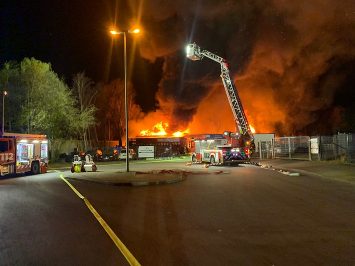 FW-GLA: Großbrand im Gladbecker Norden