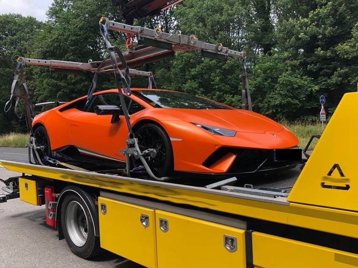 POL-E: Mülheim an der Ruhr: 38-Jähriger Lamborghini-Fahrer rast rücksichtslos mit 13-Jährigem durch Mülheim - PKW und Führerschein sichergestellt