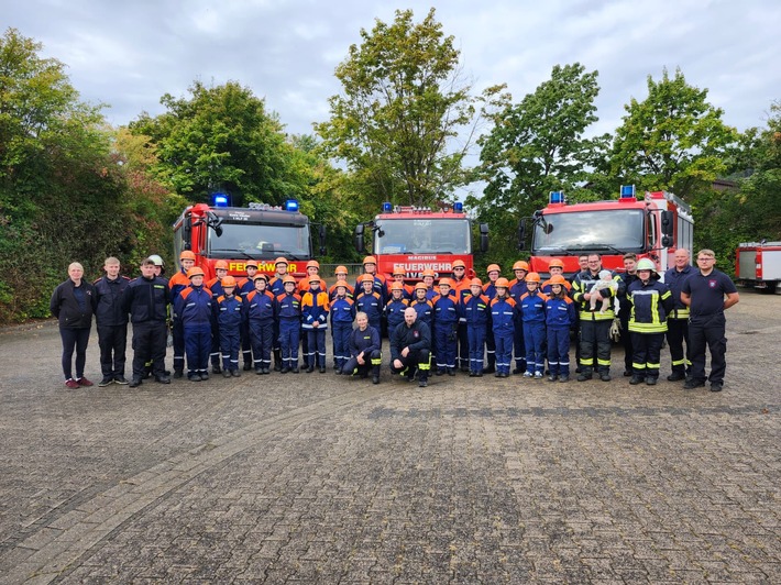 FW Beverungen: 24 Stunden im Einsatz / Berufsfeuerwehrtag der Jugendfeuerwehren Beverungen, Dalhausen und Herstelle