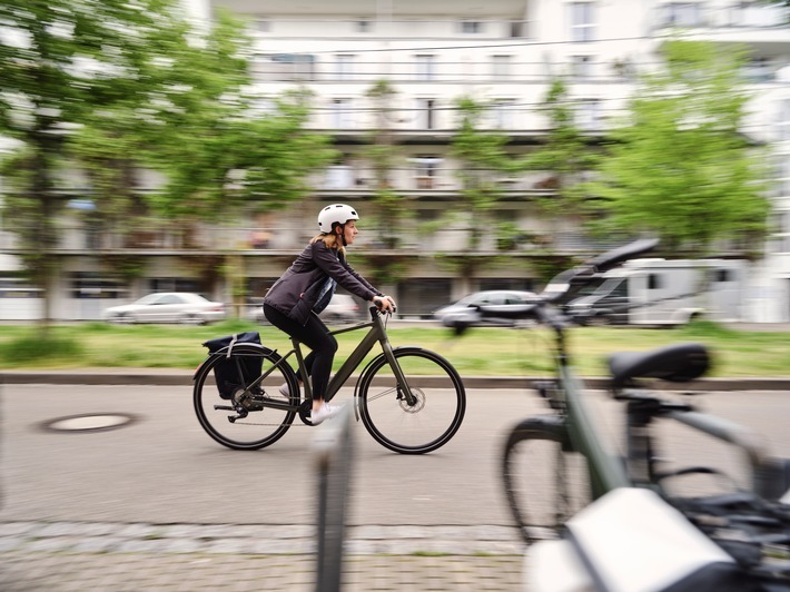 Neuer Tarifvertrag eröffnet über 850.000 Angestellten im öffentlichen Dienst die Nutzung von Leasingfahrrädern und -E-Bikes. / Weiterer Text über ots und www.presseportal.de/nr/80095 / Die Verwendung dieses Bildes für redaktionelle Zwecke ist unter Beachtung aller mitgeteilten Nutzungsbedingungen zulässig und dann auch honorarfrei. Veröffentlichung ausschließlich mit Bildrechte-Hinweis.