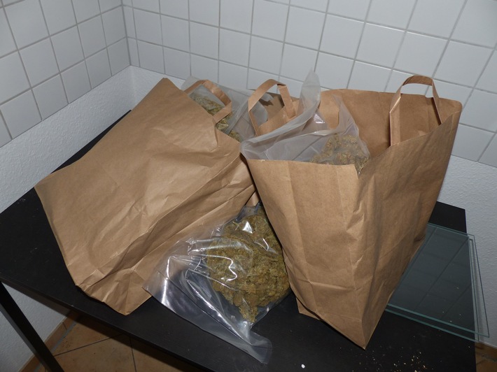 ZOLL-DD: Zollfahndung stellt 10 Kilogramm Marihuana, 67.000 Euro Bargeld und Goldschmuck sicher