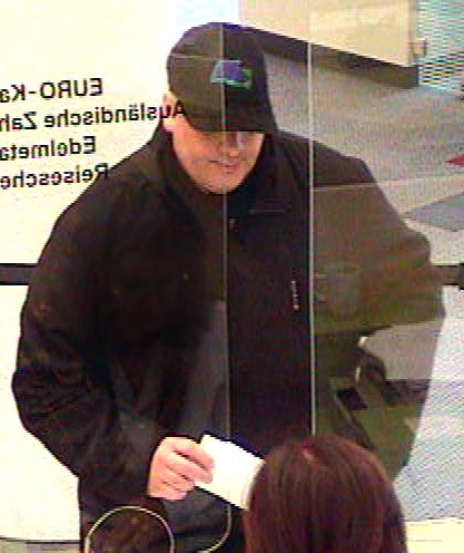 POL-D: Bankraub in Stadtmitte -  Polizei fahndet mit Fotos aus der Überwachungskamera
Ihre Veröffentlichungen von heute, 22. November 2007