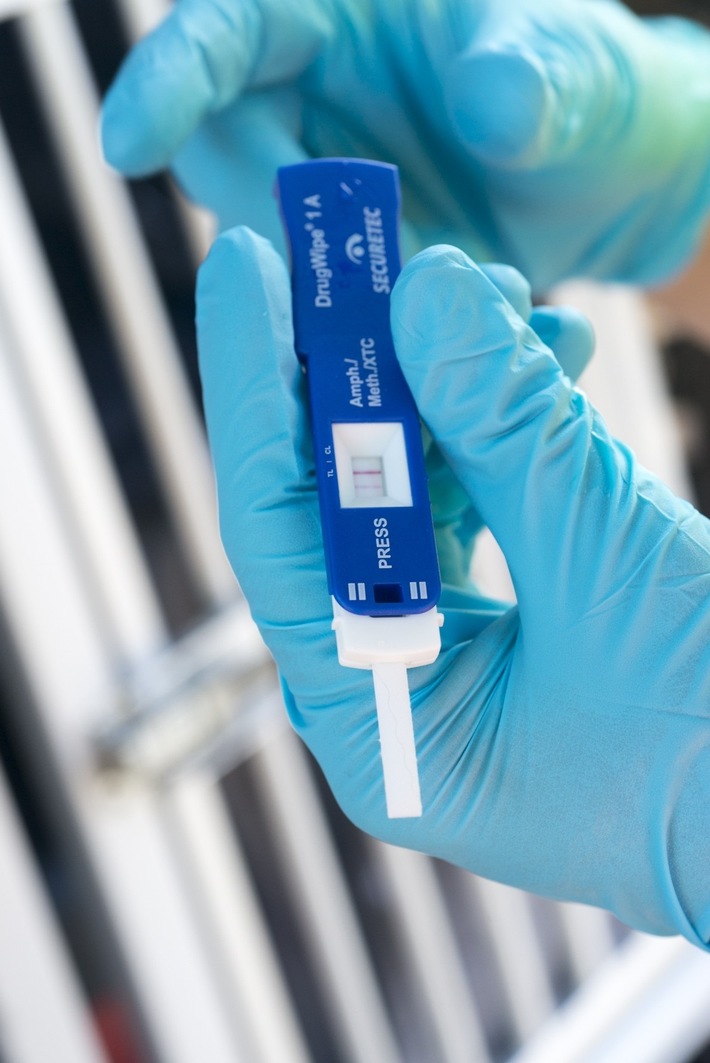 HZA-LA: Mit Drogen unterwegs - Landshuter Zöllner ziehen Crystal Meth aus dem Verkehr