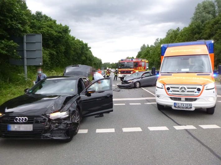 POL-BI: Auffahrunfall vor roter Ampel