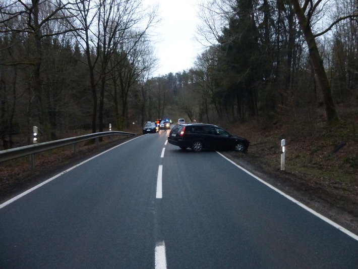 POL-NOM: Verkehrsunfall mit drei beteiligten Fahrzeugen