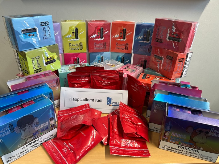 HZA-KI: Zoll stellt illegale Vapes und Wasserpfeifentabak im Wert von rund 15.000 Euro in Kieler Geschäft sicher