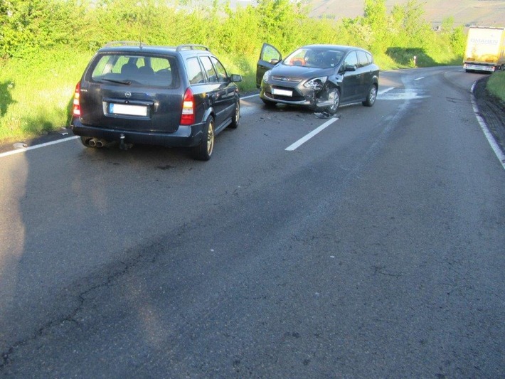 POL-PDWIL: Verkehrsunfall durch fehlerhaftes überholen