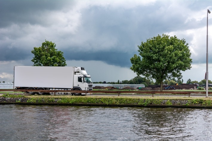 LAMILUX Composites presents innovative lightweight and hygiene solutions in Lyon