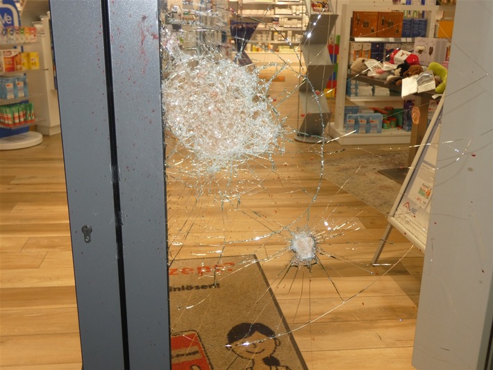 POL-HA: Polizeibeamte stellten zwei Tatverdächtige nach versuchtem Einbruch in Apotheke