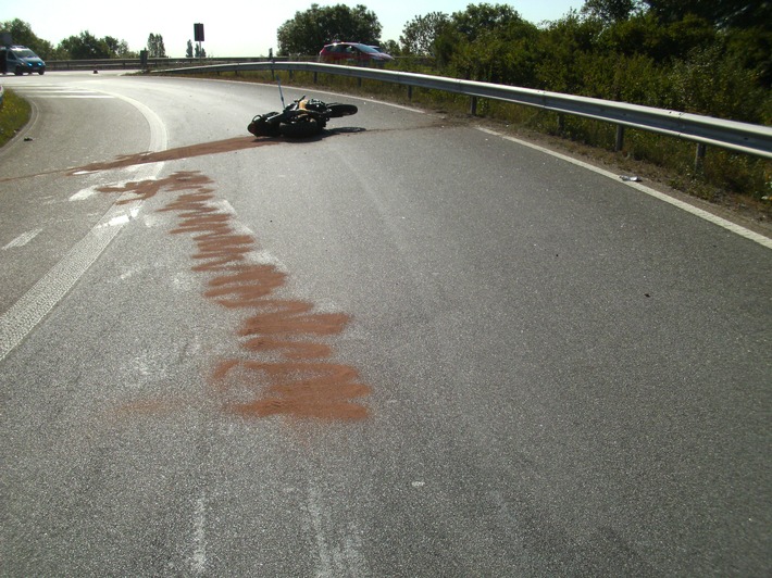 POL-PDNW: Unfall mit lebensgefährlich verletztem Motorradfahrer