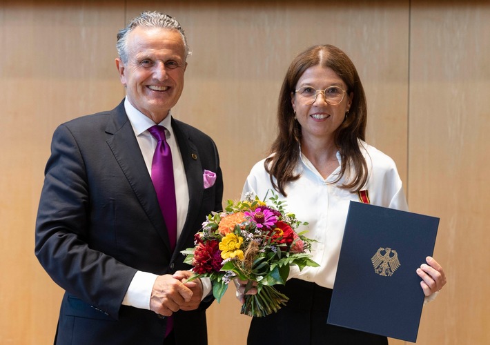 Bundesverdienstkreuz für PD Dr. Claudia Blattmann vom Klinikum Stuttgart