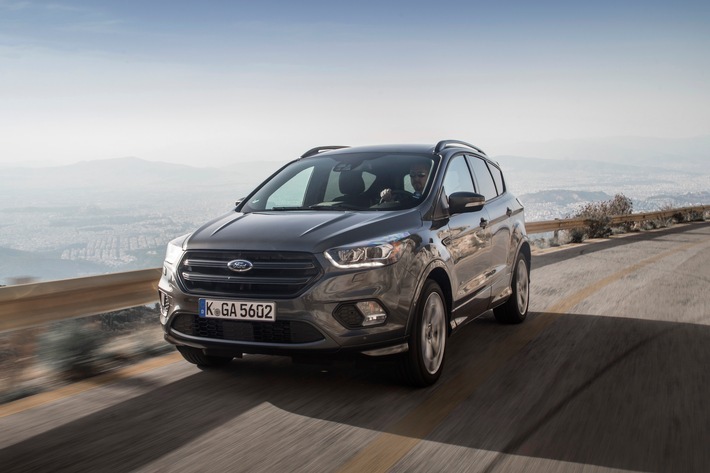 Top-Angebot der Ford Auto-Versicherung für die aktuelle Ford Kuga-Baureihe: Die Käufer eines Ford Kuga-Neufahrzeugs profitieren vom vollen Versicherungsschutz, erhalten aber 15 Prozent Rabatt auf ihre individuelle Haftpflicht- und Kasko-Prämie. Anders ausgedrückt: Kuga-Fahrer genießen über die gesamte Laufzeit ihres Versicherungsvertrages 100 Prozent Sicherheit, zahlen aber nur 85 Prozent der Prämie. Das entsprechende Motto dieser Initiative lautet daher: "100% Sicherheit bei 85% Prämie". Diese attraktiven Versicherungs-Konditionen gelten ab 1. Juli 2019 sowohl für Privat- als auch für Gewerbekunden. Weiterer Text über ots und www.presseportal.de/nr/6955 / Die Verwendung dieses Bildes ist für redaktionelle Zwecke honorarfrei. Veröffentlichung bitte unter Quellenangabe: "obs/Ford-Werke GmbH"