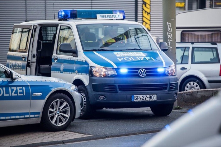 BPOL-KS: Geldautomat im Bahnhof Marburg aufgebrochen