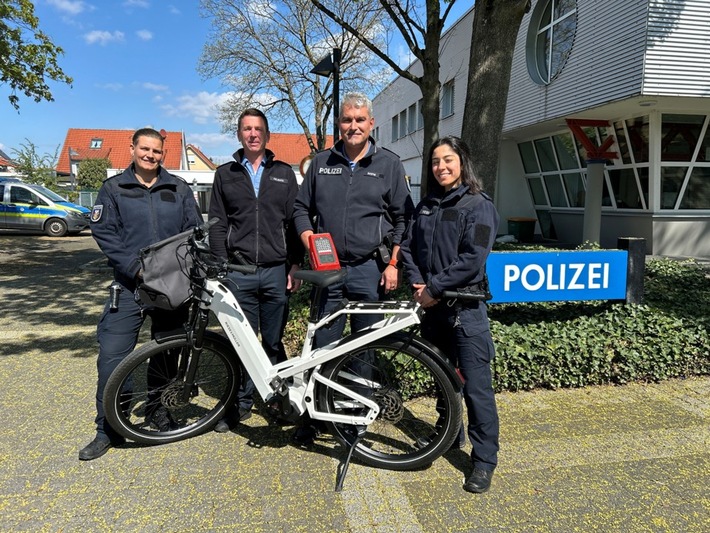POL-OF: Erfolgreiche Fahrradcodieraktion: 112 Zweiräder codiert; Golf zerkratzt: Wer hat etwas gesehen? und Suche nach gestohlener Aprilia: Wer hat etwas beobachtet?