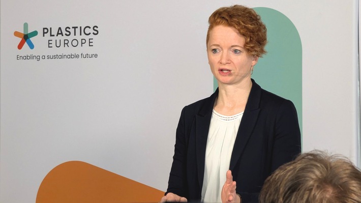 Dr. Christine Bunte, Hauptgeschäftsführerin von Plastics Europe Deutschland / Weiterer Text über ots und www.presseportal.de/nr/57333 / Die Verwendung dieses Bildes für redaktionelle Zwecke ist unter Beachtung aller mitgeteilten Nutzungsbedingungen zulässig und dann auch honorarfrei. Veröffentlichung ausschließlich mit Bildrechte-Hinweis.