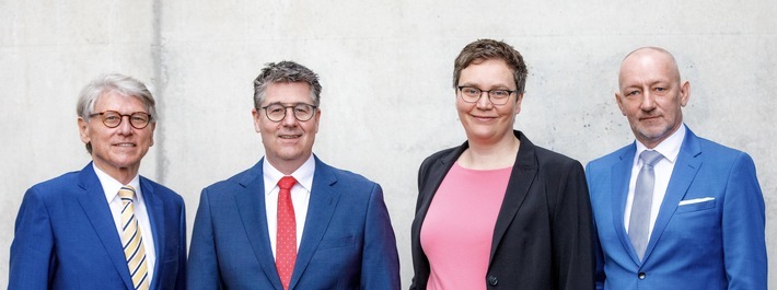 v.l. Klaus-Peter Hennig, Markus Müller; Dr. Simone Kunz, Ludger Hamers / Weiterer Text über ots und www.presseportal.de/nr/121326 / Die Verwendung dieses Bildes ist für redaktionelle Zwecke unter Beachtung ggf. genannter Nutzungsbedingungen honorarfrei. Veröffentlichung bitte mit Bildrechte-Hinweis.