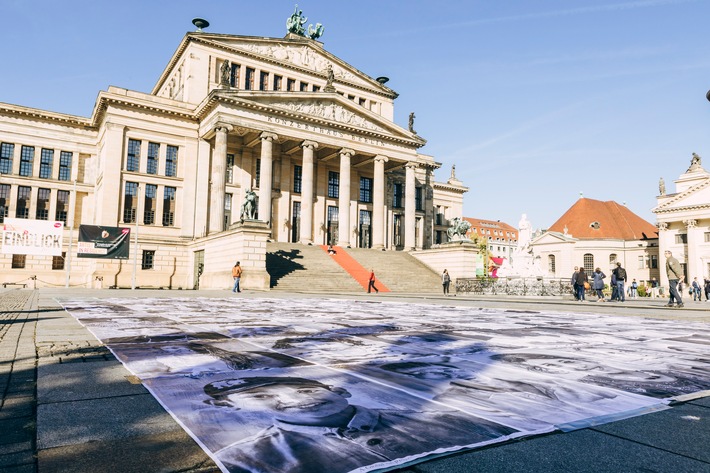 90 Opfer zeigten ihr Gesicht - erschütternde Streetart-Aktion in Berlin