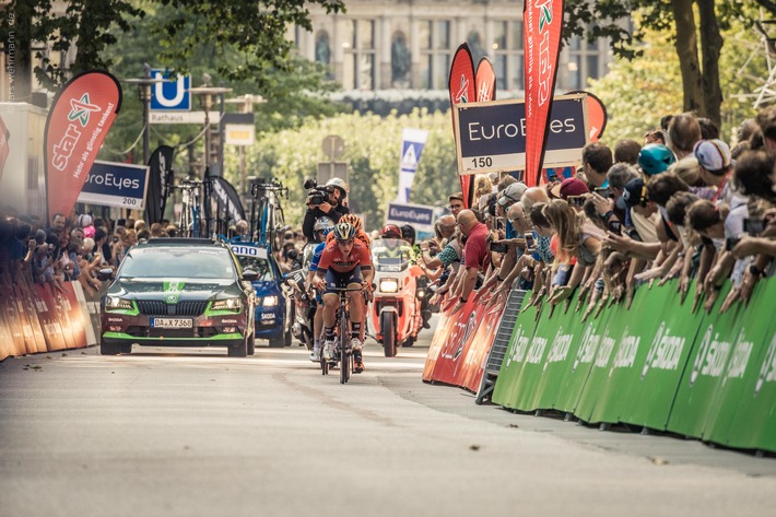 SKODA erneut Hauptsponsor und Fahrzeugpartner bei den EuroEyes Cyclassics Hamburg (FOTO)