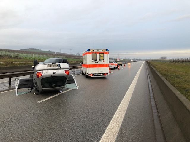 POL-PDKH: Gespann überschlägt sich auf der B 41