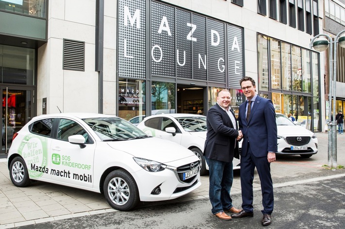 Mazda übergibt drei Fahrzeuge an das SOS-Kinderdorf Düsseldorf