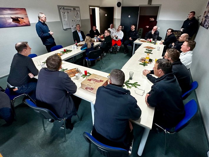 FW-GL: Bürgermeister Frank Stein spendiert das Frühstück an Heiligabend