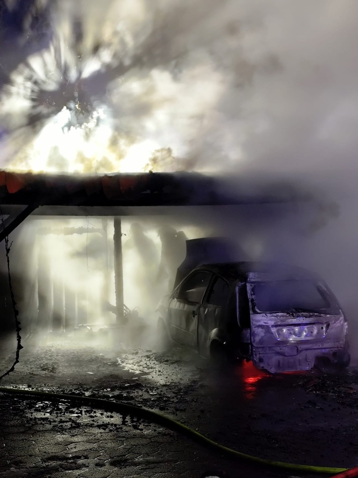 FW Lage: Carportbrand in Lage-Waddenhausen