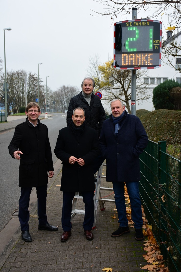 Ein "Smiley" für die Verkehrssicherheit - Dialogdisplays für 96 hessische Städte und Gemeinden