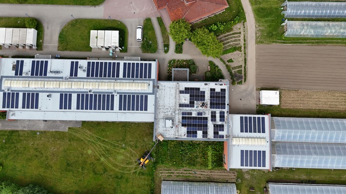 Peeek Industry Solutions GmbH: Paris Freiherr von Troschke über die größten Fehler bei gewerblichen Solarprojekten – und wie Sie diese vermeiden