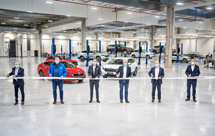 SKODA AUTO eröffnet hochmoderne neue Zentrale Pilothalle am Standort Mladá Boleslav