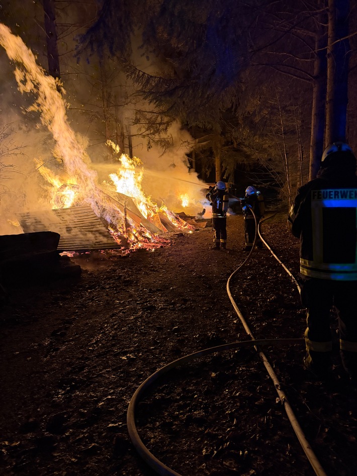 FW-ROW: Feuerschein im Wald bestätigt - Feuerwehren im Folgeeinsatz