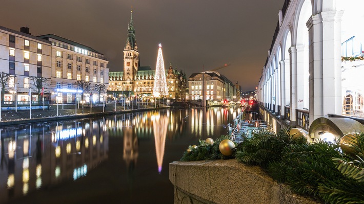 Advent, Advent, ein Lichtlein brennt: Großraumdekoration zur Weihnachtszeit