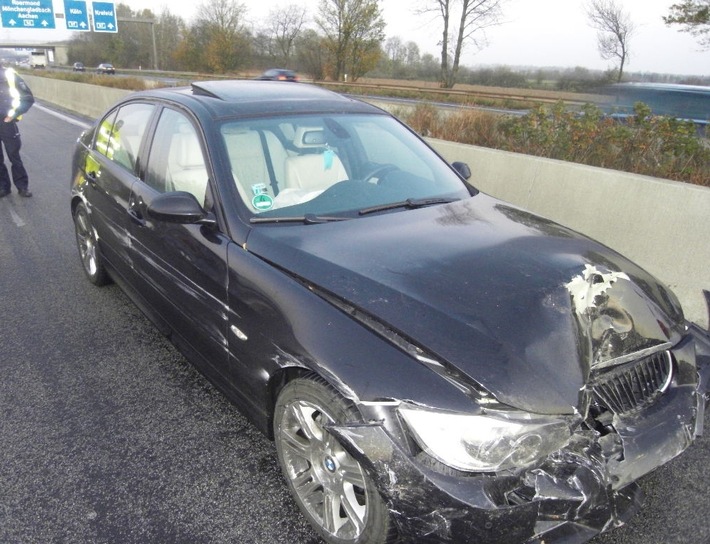 POL-D: A 52 - Langer Stau nach Trunkenheitsfahrt und Unfallflucht - Zwei Verletzte