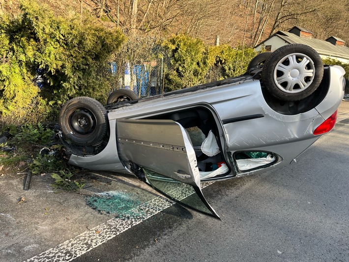 POL-HA: Frau überschlägt sich mit ihrem Auto