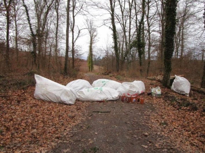 POL-KA: (KA) Bretten - Illegal entsorgter Müll - Zeugen gesucht
