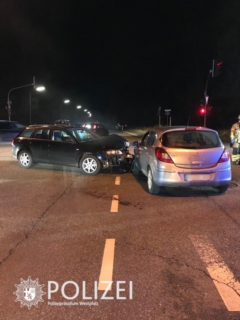 POL-PPWP: Unfall: Blechschaden und eine Verletzte