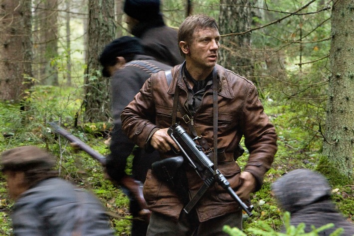 Verzweifelter Kampf ums Überleben: Daniel Craig setzt sich im Holocaust-Drama "Unbeugsam - Defiance" auf ProSieben zur Wehr (mit Bild)