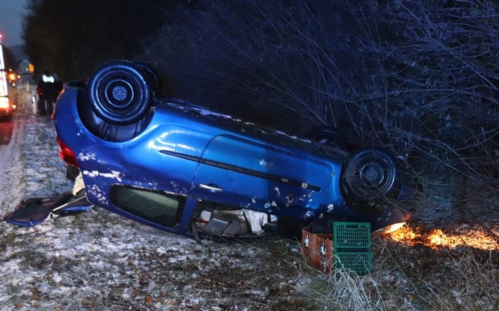 POL-HX: 25-Jährige nach Alleinunfall leicht verletzt